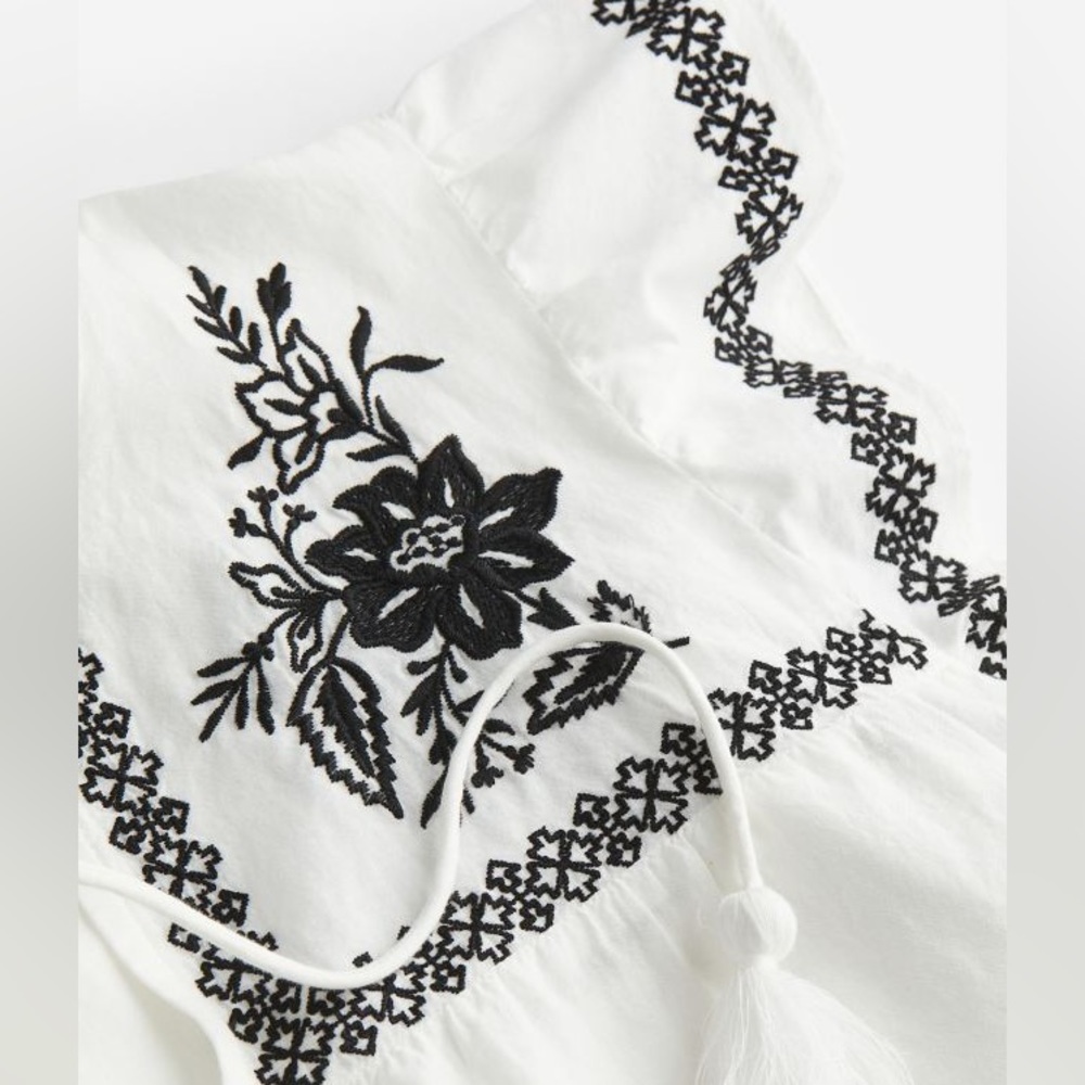 H&M White Blouse with Black Embroidery/ Size XS/ 100% Cotton - Picture 4 of 5